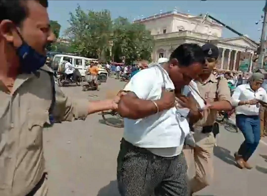 Gwalior News: क्रेन हादसे से आक्रोशित युवक ने प्रभारी आयुक्त को मारा चांटा, गिरफ्तार