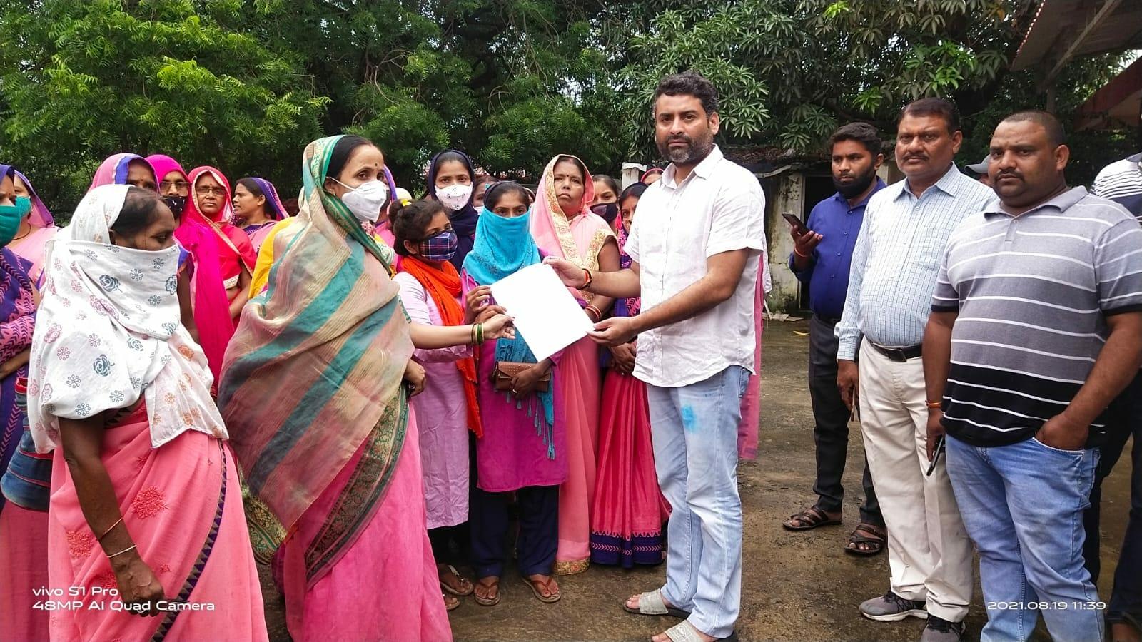 Satna News : पर्यवेक्षक व परियोजना अधिकारी से प्रताड़ित आंगनबाड़ी कार्यकर्ताओं ने, स्थानीय विधायक को सौंपा ज्ञापन