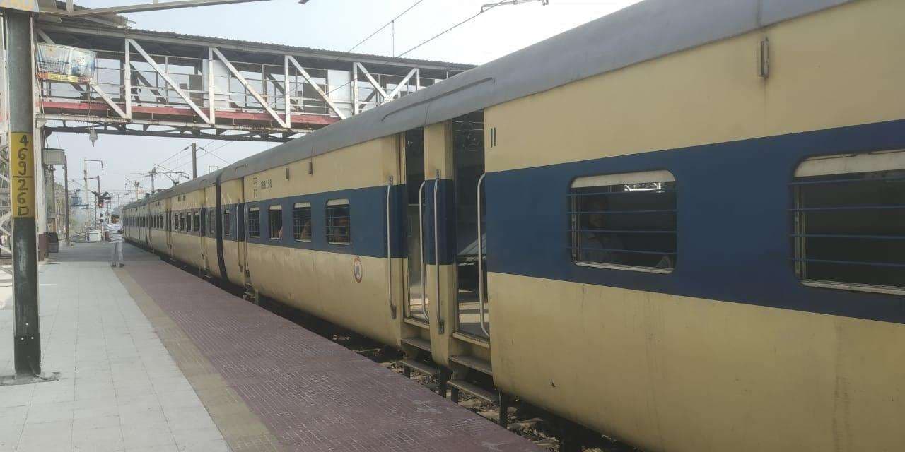 सांसदों की नामौजूदगी से टला मेमू ट्रैन का आज से शुभारंभ, लाखों यात्रियों को मिलनी थी राहत