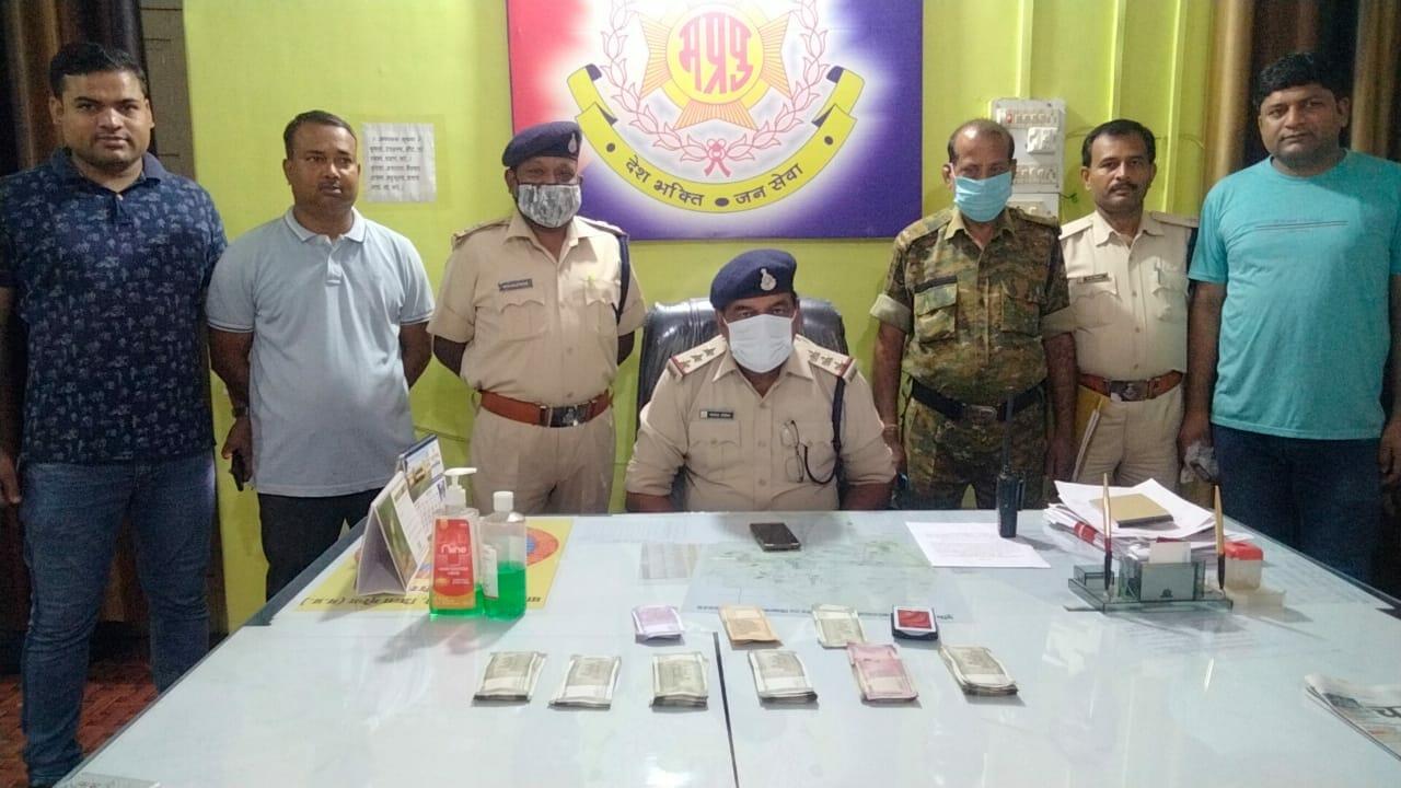 Morena News: जुए के अड्डे पर पुलिस की दबिश, लाखों रूपए बरामद