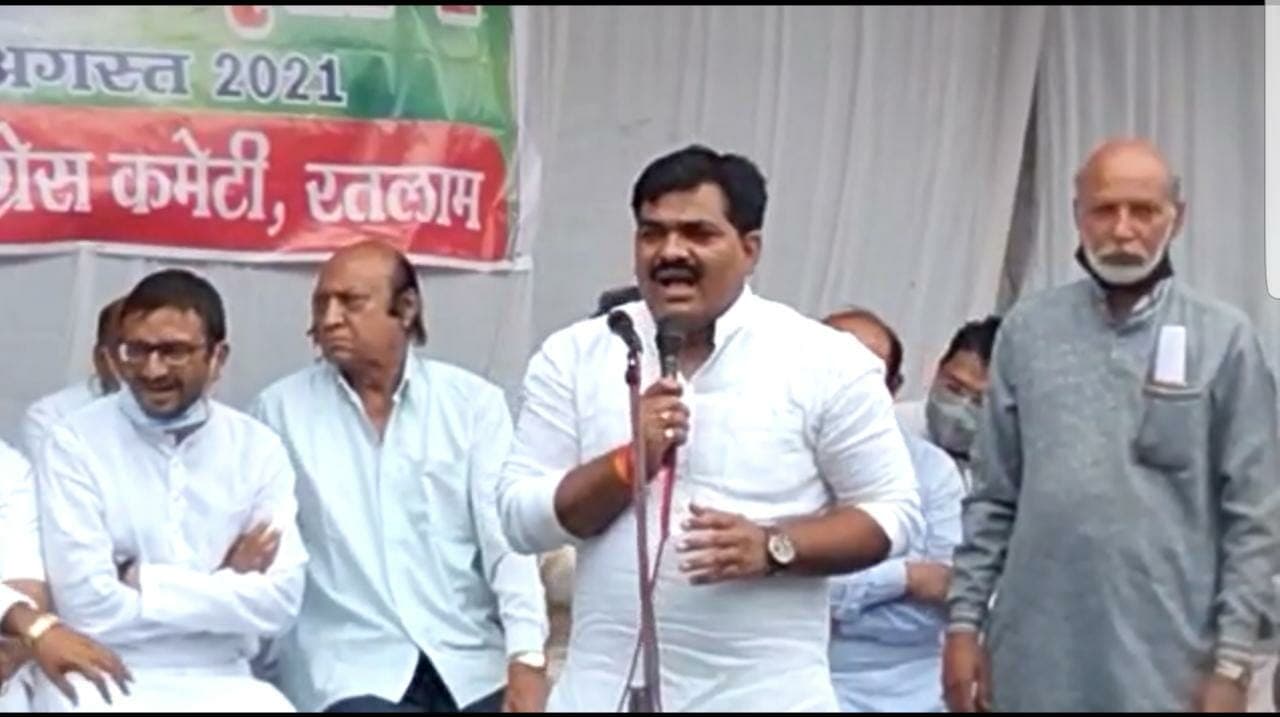 आलोट के कांग्रेस विधायक मनोज चावला ने दी अधिकारियों को चेतावनी, सरकार बनी तो चुन चुन कर लेंगे बदला