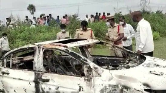 BJP नेता की हत्या, डिक्की में बंदकर कार को लगाई आग, मचा हड़कंप