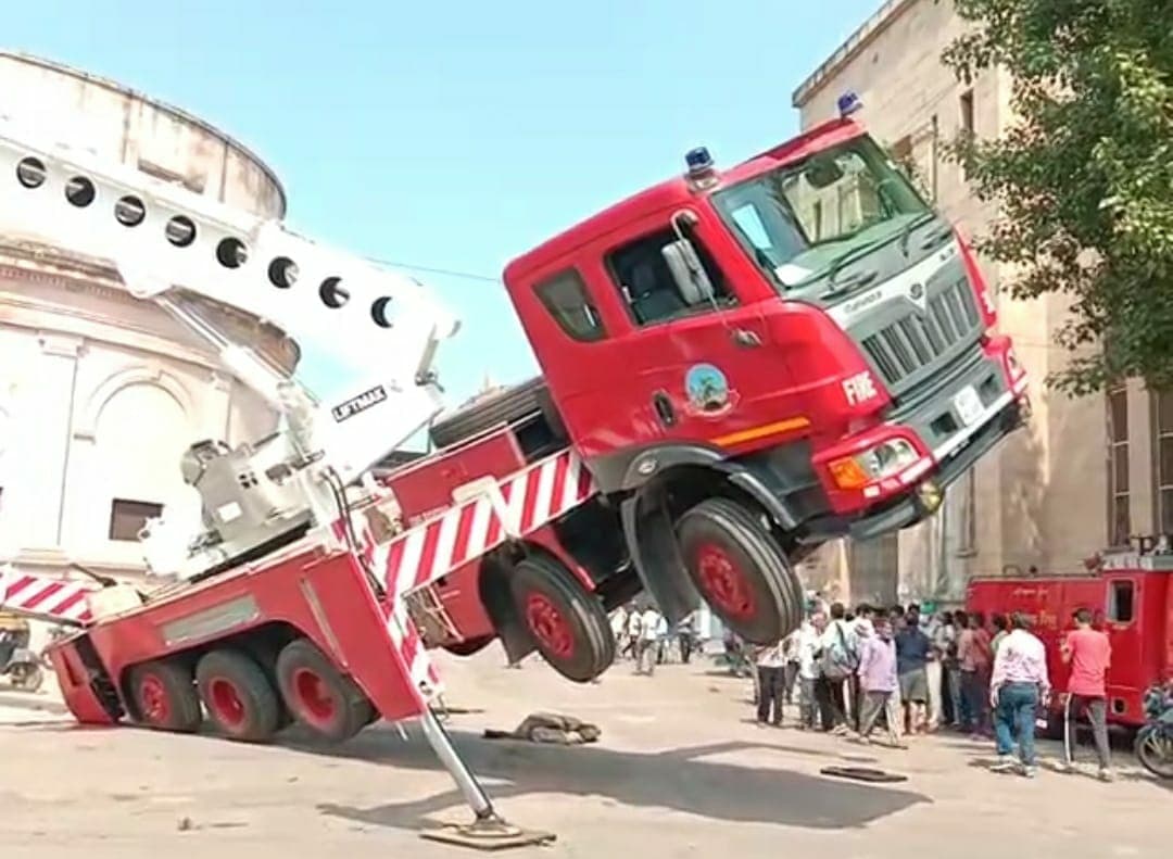 Gwalior Crane Accident: नगर निगम के फायर ऑफिसर पर गिरी गाज, दिग्विजय सिंह ने कसा तंज