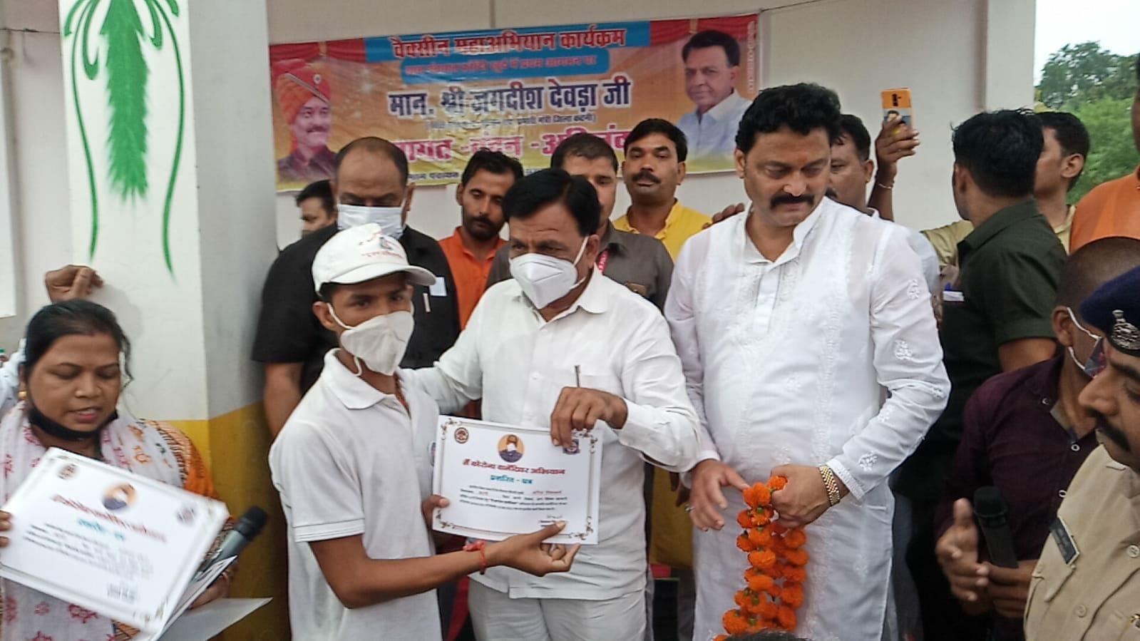 विजयराघवगढ़ सिविल अस्पताल का प्रभारी मंत्री जगदीश देवड़ा किया निरिक्षण, ऑक्सीजन प्लांट का लिया जायजा