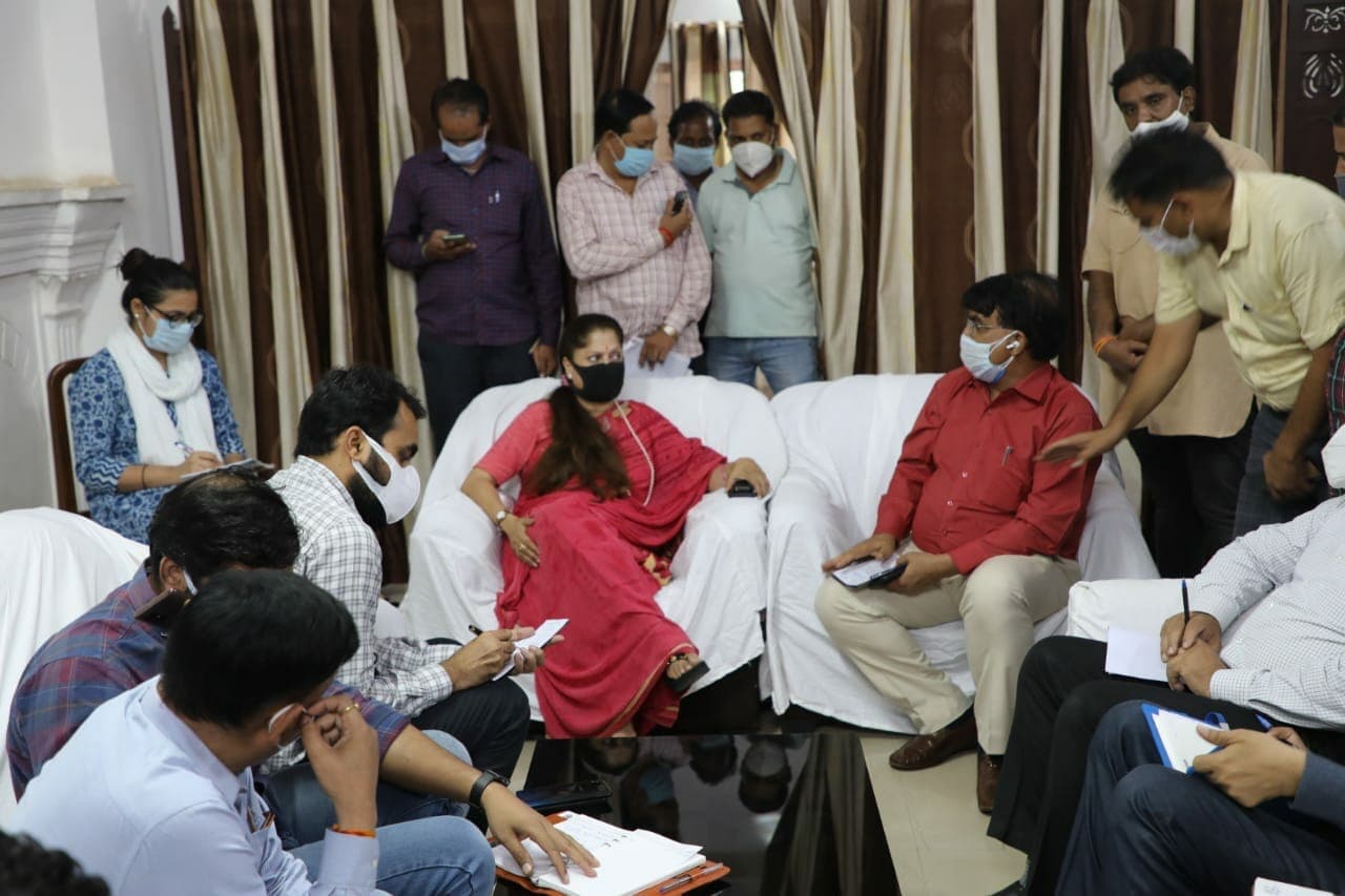 मंत्री यशोधरा राजे सिंधिया के शिवपुरी में अधिकारियों को निर्दश, सफाई में ढील बरतना पड़ सकती है भारी