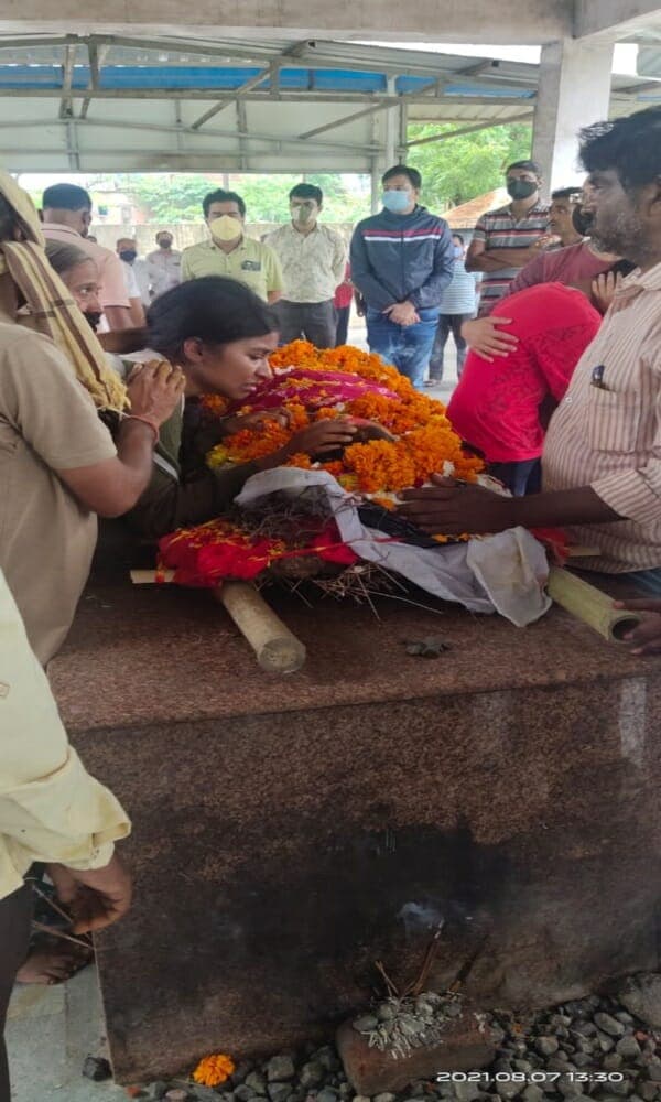 सड़क हादसें में बेटे की मौत से दुखी माँ ने की आत्महत्या, जहर खाकर दी जान