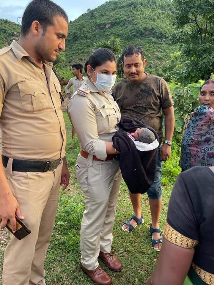 जन्म देते ही झाड़ियों में फेंका नवजात, सिंगरौली की घटना
