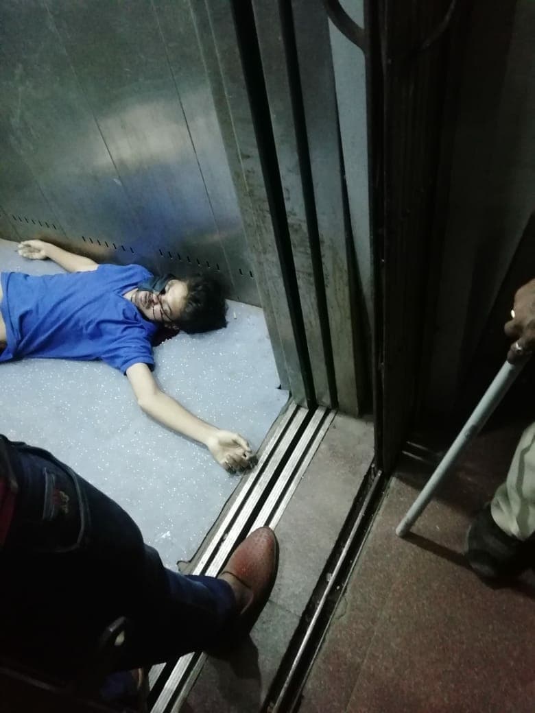 स्टेशन की लिफ्ट में युवक की संदिग्ध परिस्थितियों में मौत, पुलिस जुटी जांच में