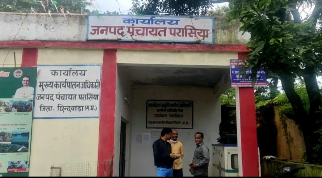 श्रेय लेने की राजनीति पड़ रही दिव्यांगजनों पर भारी, सहायक यंत्र और उपकरण खा रहे जंग-धूल, जानें मामला