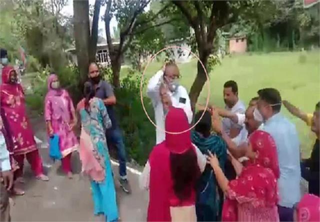 बीजेपी कार्यकर्ता ने पूर्व कांग्रेस विधायक को जड़ा थप्पड़, धक्का मुक्की, वीडियो वायरल