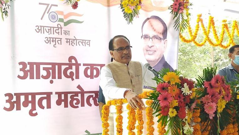पीएम मोदी के जन्मदिन पर बड़े ऐलान, सीएम शिवराज बोले- तीसरी लहर का संकट टला नहीं