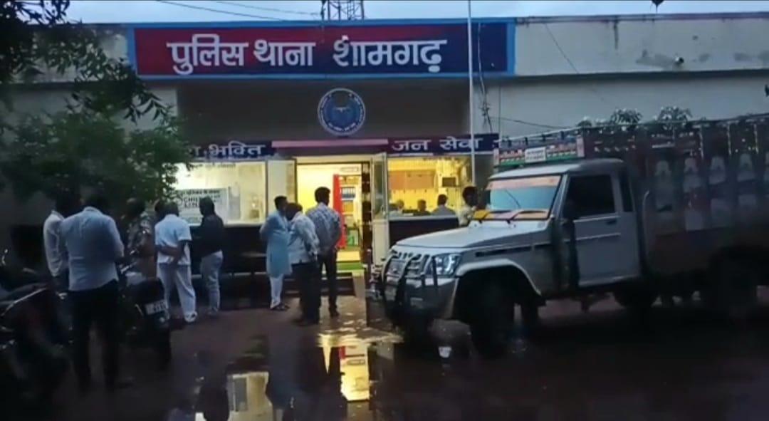 Mandsaur news : शामगढ़ पुलिस की कार्रवाई, दुकान से ब्रांडेड कंपनी का नकली माल जब्त