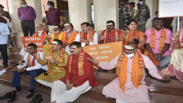 जब Assembly अध्यक्ष ने कहा- मुझे पीट लीजिए लेकिन कार्यवाही होने दीजिए