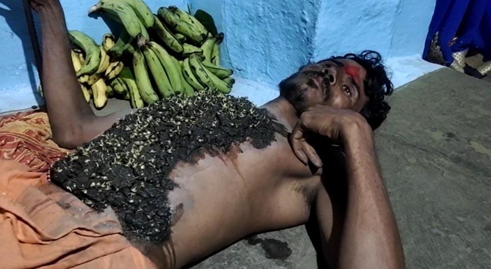 अनोखा तप : नवरात्रि में अपनी मनोकामना लेकर देवीभक्त ने शरीर पर बोया ज्वारा