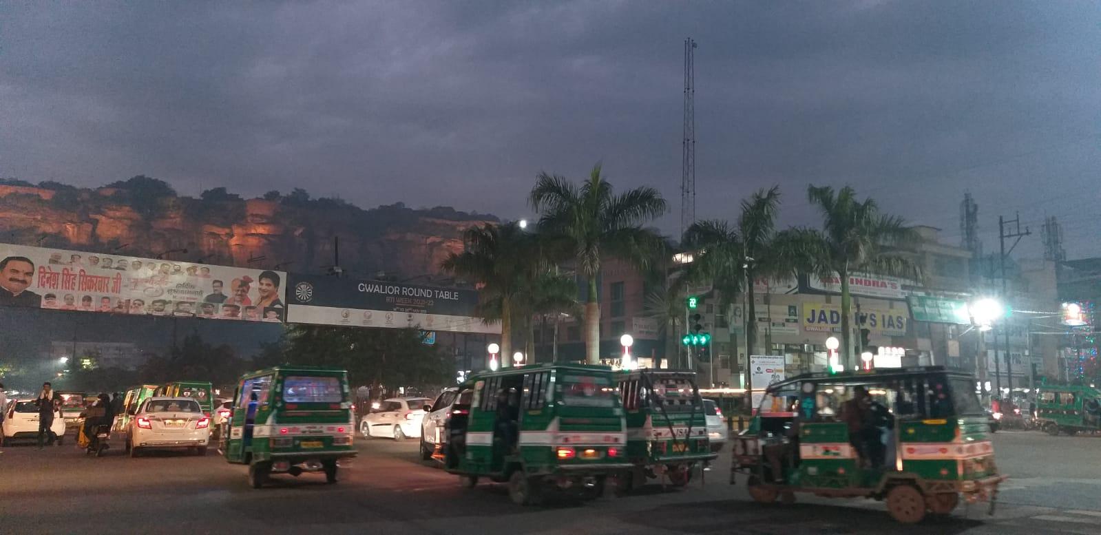 Weather Report : ग्वालियर में रिमझिम, दिनभर नहीं दिखा सूरज, सर्दी बढ़ने के आसार