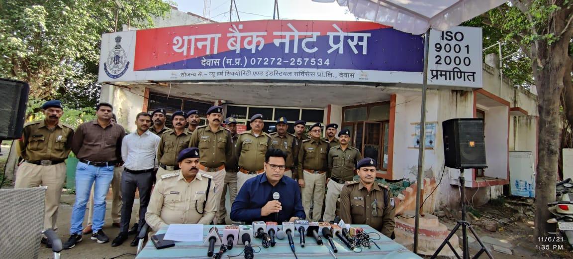 ट्रक चोरी करने वाला गिरोह चढ़ा पुलिस के हत्थे, 14 आरोपी गिरफ्तार, 30 लाख का माल बरामद