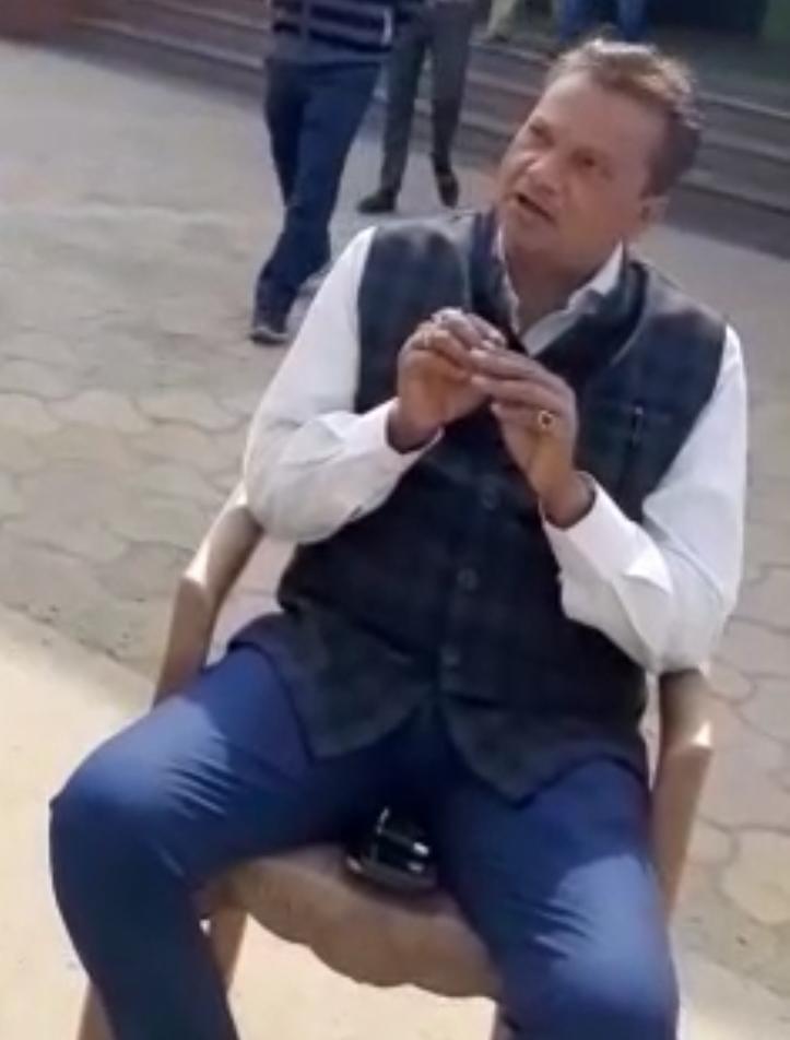 RTO का वायरल वीडियो “सौ ग्राम गांजे की पुड़िया ऑटो में रखकर करा दूंगा अंदर”