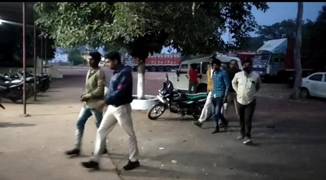 गुना के आरोन में स्कूली छात्राओं के अपहरण का प्रयास, भीड़ ने पकड़े आरोपी
