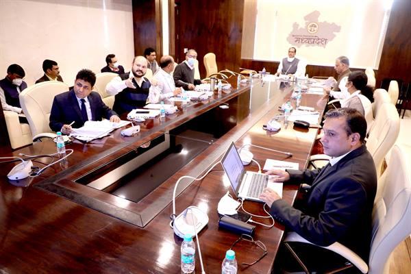 CM Shivraj के अधिकारियों को सख्त निर्देश- मुझे परिणाम चाहिए, जन-धन का न हो दुरूपयोग