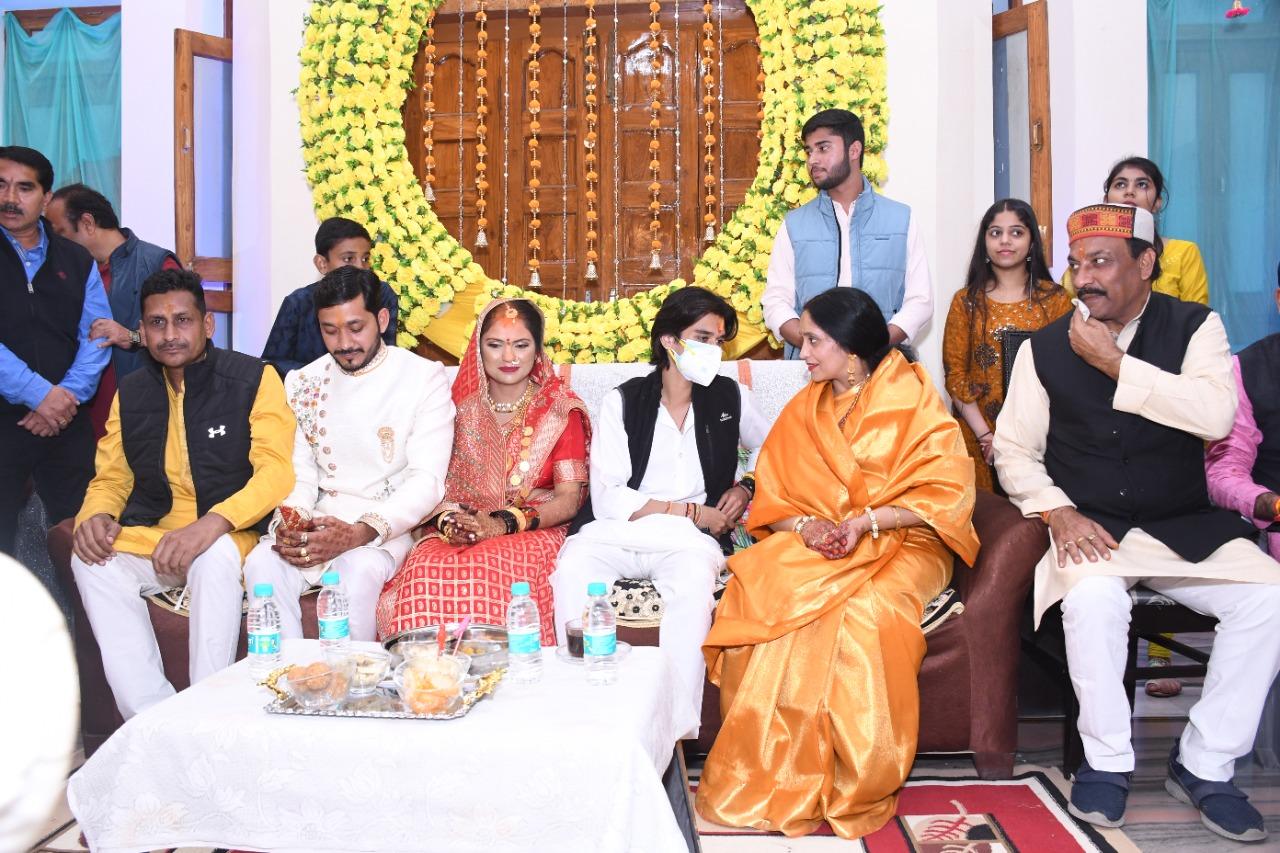 Glamour at a glance: जूनियर सिंधिया को देख लोगों को याद आ रहे हैं माधवराव