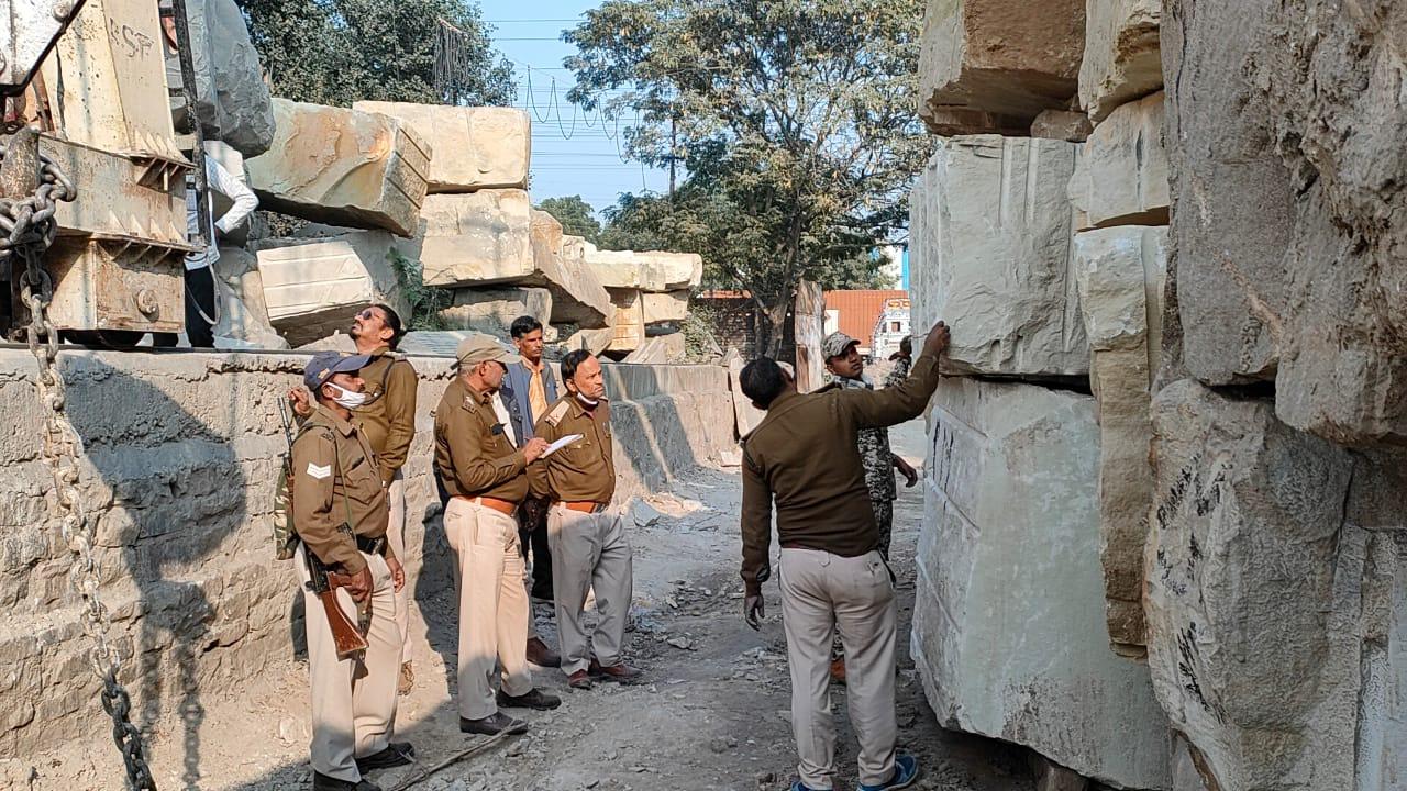 Morena News : स्टोन कटिंग फैक्ट्री पर छापा, अवैध पत्थर जब्त, फैक्ट्री सील