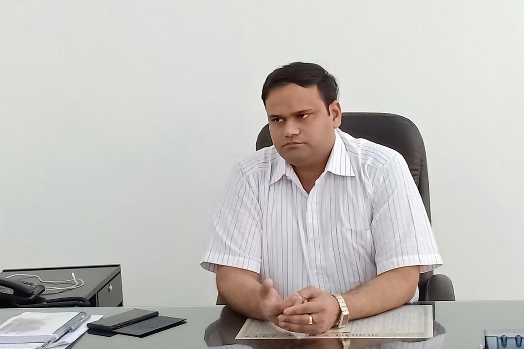 जब कलेक्टर ने खुद का ही वेतन रोकने का दिया आदेश