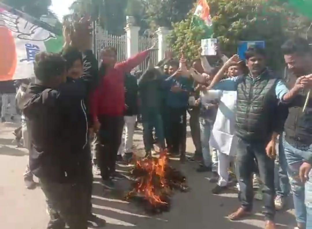 Gwalior News :  पुतला दहन के दौरान हादसा, SI झुलसे, अस्पताल में भर्ती