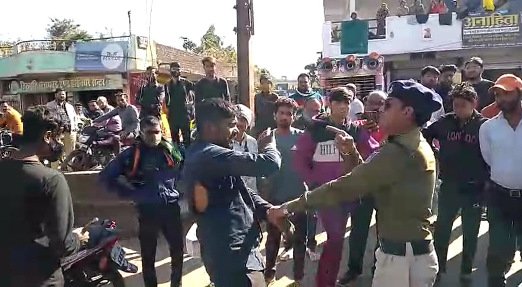 Sehore News :  कानून व्यवस्था की धज्जियां उड़ाते नजर आए 5 बदमाश, मामला दर्ज