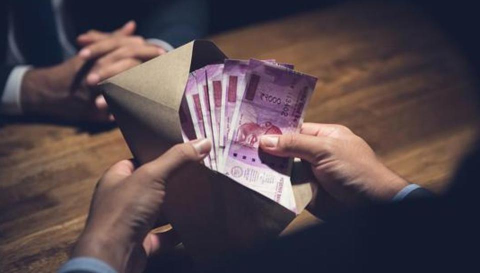 Rewa Bribe News : लोकायुक्त की बड़ी कार्रवाई, जनपद पंचायत CEO 10 हजार की रिश्वत लेते रंगे हाथों गिरफ्तार
