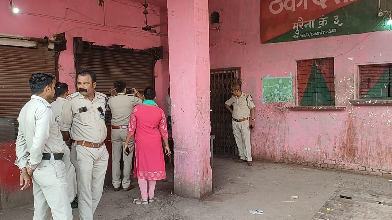 Morena News: शराब के ठेके पर युवक की हत्या,  फिंगर प्रिंट एक्सपर्ट व डॉग स्क्वायड की टीम मौके पर पहुंची