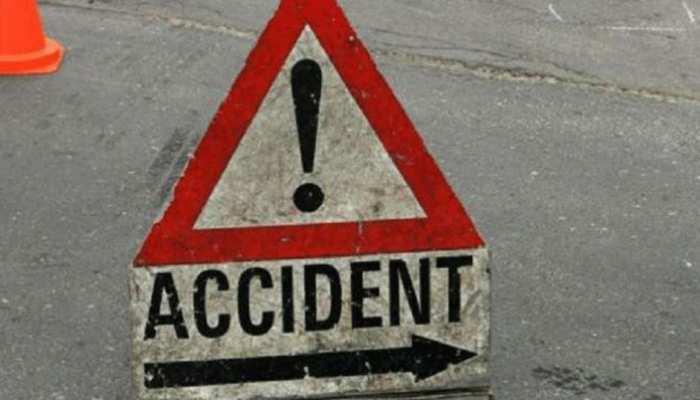 Neemuch News: लहसुन से भरी ट्रैक्टर ट्राली में जा घुसा कार चालक, एयरबैग खुलने से बची जान