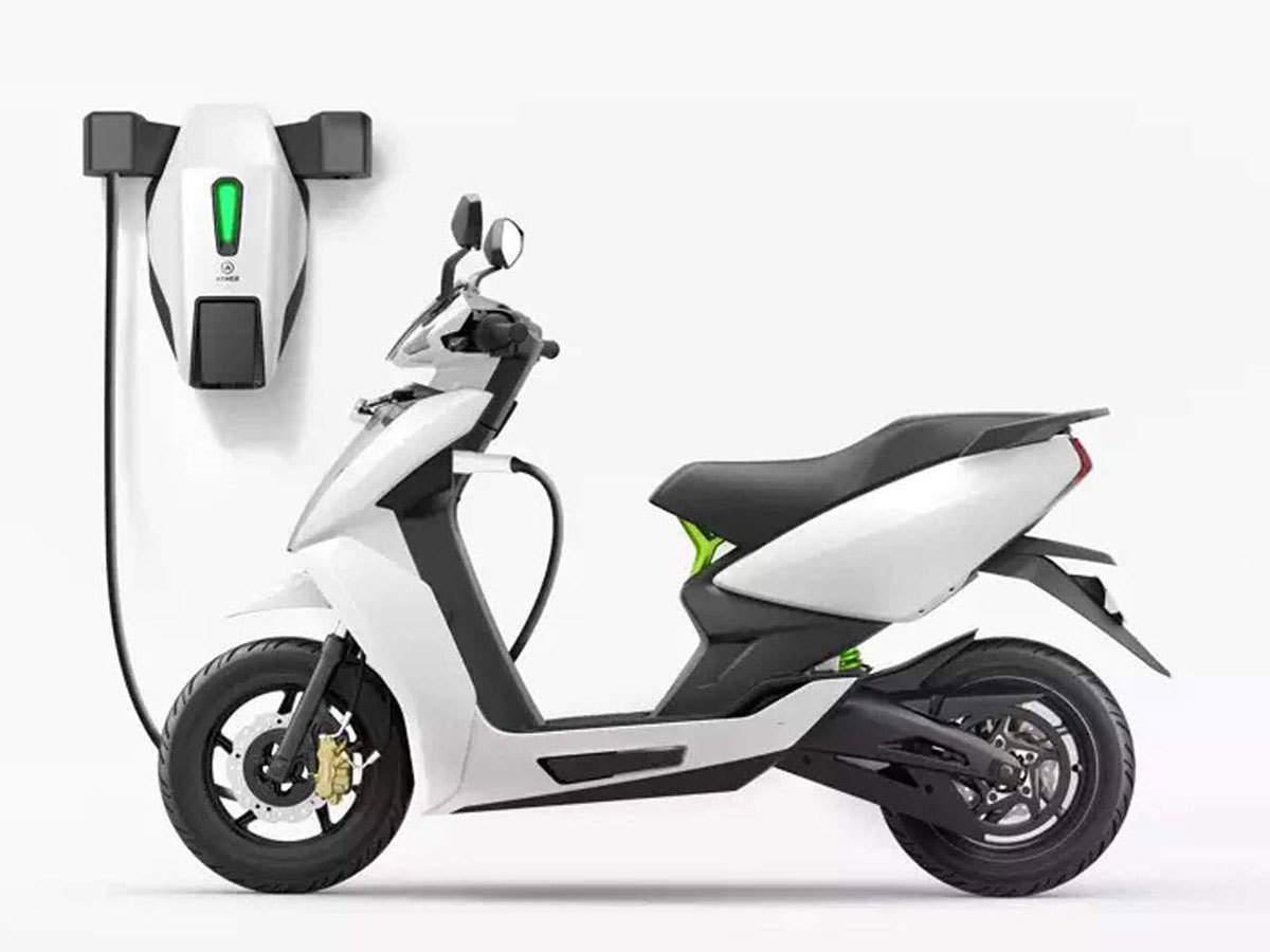 Electric Two Wheeler में आग लगने की घटनाओं के चलते सरकार ने किया बड़ा ऐलान