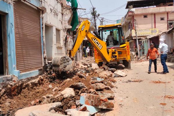 बैतूल में चला मामा का बुलडोजर, टीम ने हटाया अतिक्रमण