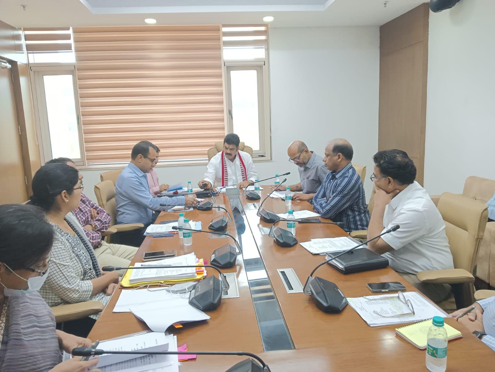  आरसीएमएस पोर्टल में आ रही समस्याओं को लेकर राजस्व मंत्री ने बैठक में दिखाई तल्खी