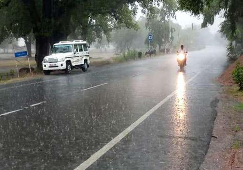 Chhattisgarh Weather : 2 दिन छाए रहेंगे बादल, 15 जिलों में गरज-चमक के साथ बूंदाबांदी के आसार, पढ़ें IMD का ताजा पूर्वानुमान