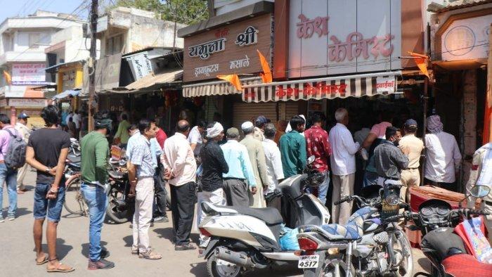 Khargone News: खरगोन कर्फ्यू में दी गई 11 घंटे की ढील 23 दिन बाद खुले पेट्रोल पंप