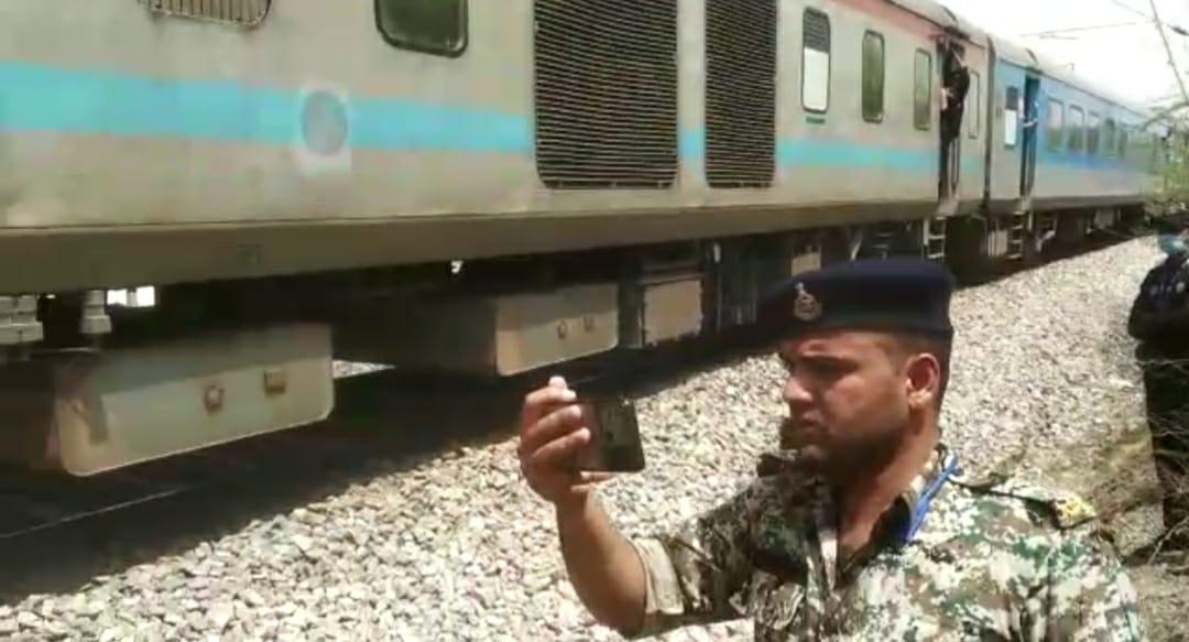 जब एक ऊंट ने रोकी शताब्दी एक्स्प्रेस, दो घंटे खड़ी रही चम्बल के बीहड़ में, कई ट्रेन प्रभावित