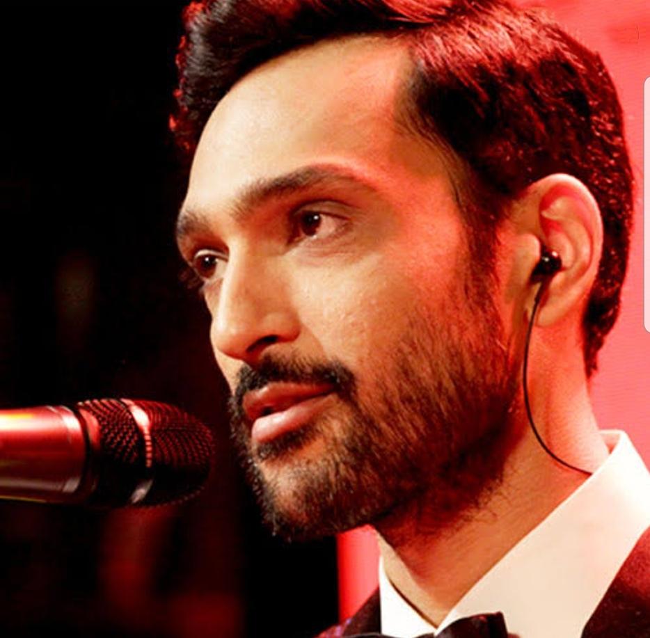 ‘चांदनी रात बड़ी देर के बाद आई है’ Ali Sethi की पुरसुकून आवाज़ में सुनिये ये गज़ल