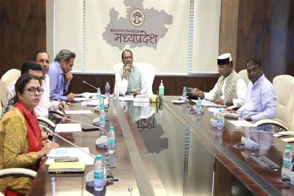 21 जुलाई से MP में बूस्टर डोज अभियान की शुरुआत, सीएम शिवराज ने अधिकारियों को दिए निर्देश- ना रहे कोई कमी