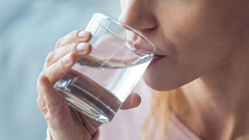 Health : ज्यादा गर्म पानी का सेवन स्वास्थ्य के लिए है हानिकारक, जानें इसके नुकसान