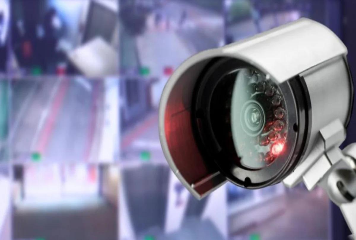 मुरैना में दुकान से लाखों रुपये लूट कर ले गए बदमाश, घटना CCTV कैमरे में कैद