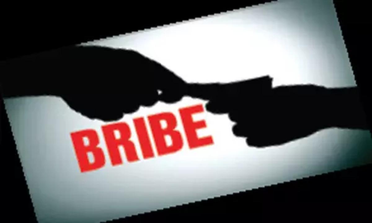 Shahdol News:  रीवा लोकायुक्त टीम की कार्रवाई, 15 हजार की रिश्वत लेते धराया एसडीएम कार्यालय का बाबू