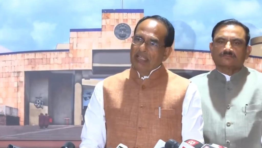 MP Economic Survey 2023 : आर्थिक सर्वेक्षण रिपोर्ट पेश, सीएम शिवराज ने कहा ‘विकास दर में बढ़ोत्तरी, आर्थिक स्थिति मजबूत हुई’