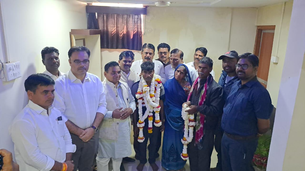 5 साल बाद पाकिस्तान से खंडवा लौटा राजू, असंभव कार्य हुआ संभव, परिजनों ने CM और PM मोदी को दिया धन्यवाद