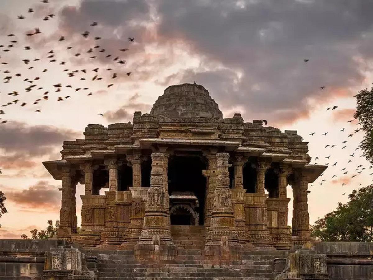 जानिए हजार साल पुराने Modhera Sun Temple का रहस्य, 21 जून और गर्भगृह से है अनोखा रिश्ता