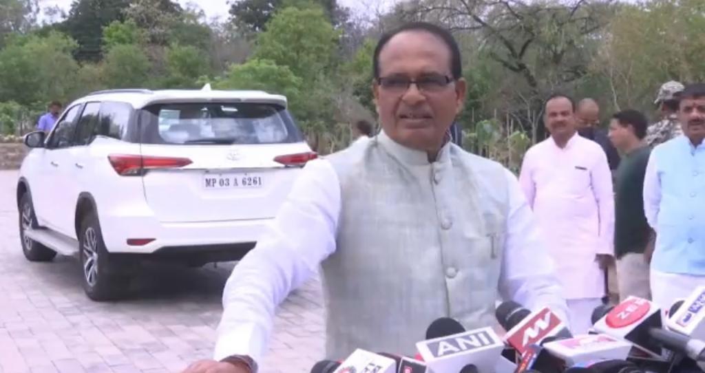 शहीद टीआई वास्कले के परिवार को दी जाएगी एक करोड़ रुपए की सम्मान निधि, राजकीय सम्मान से किया जाएगा अंतिम संस्कार : सीएम शिवराज