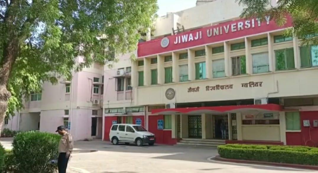Gwalior News : जीवाजी यूनिवर्सिटी के ड्राइवर का संदिग्ध हालत में मिला शव, बॉडी के पास मिली शराब की बोतल
