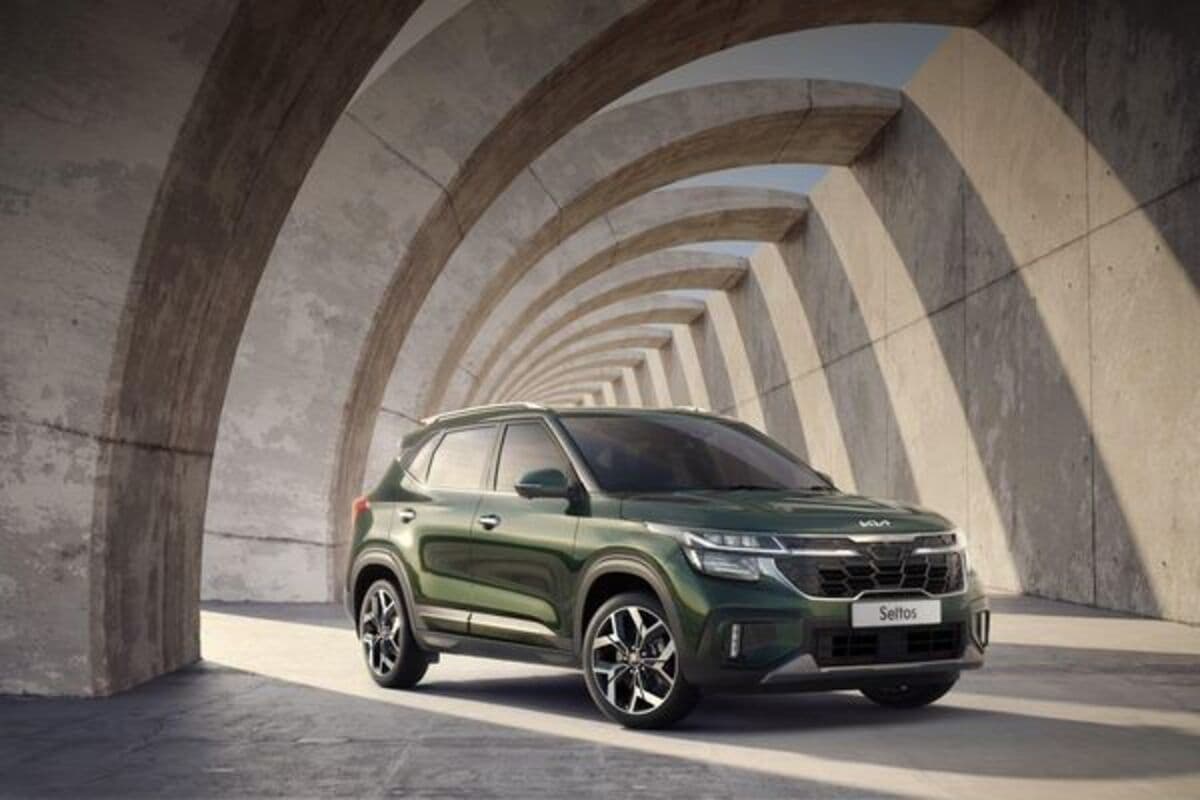 भारत में Kia की नई मिड-साइज SUV लॉन्च, Creta समेत इन कारों को देगी टक्कर, जानें कीमत और फीचर्स