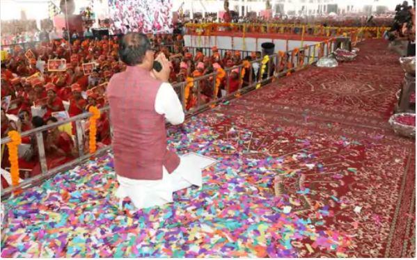 Ladli Behna Yojana :  1.25 करोड़ लाड़ली बहनों को तोहफा, खाते में 1000-1000 रुपए ट्रांसफर, 21 साल वाली बहनें भी पात्र, 25 जुलाई से आवेदन