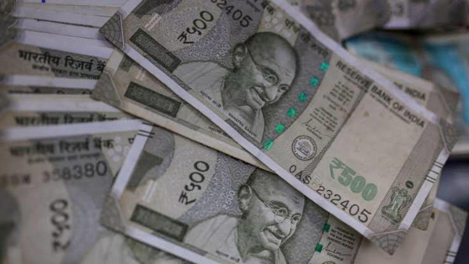 ऊपर वाला जब भी देता देता छप्पर फाड़ के, मजदूर के खाते में आए 200 करोड़, पूरे गांव में हड़कंप